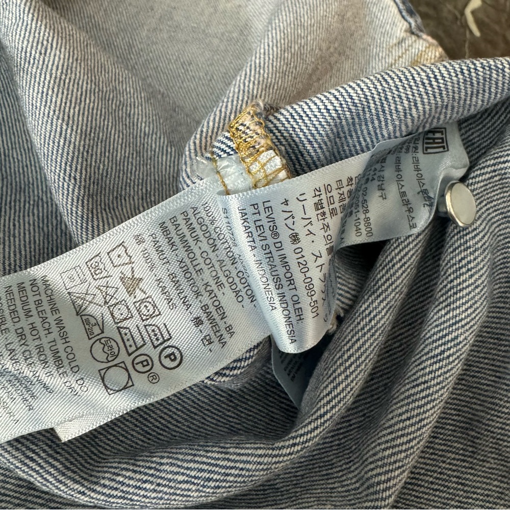 NEW! Men’s Levi’s Strauss & Co. Pearl Snap Denim Button Down Size Small W/Tags - Picture 6 of 6